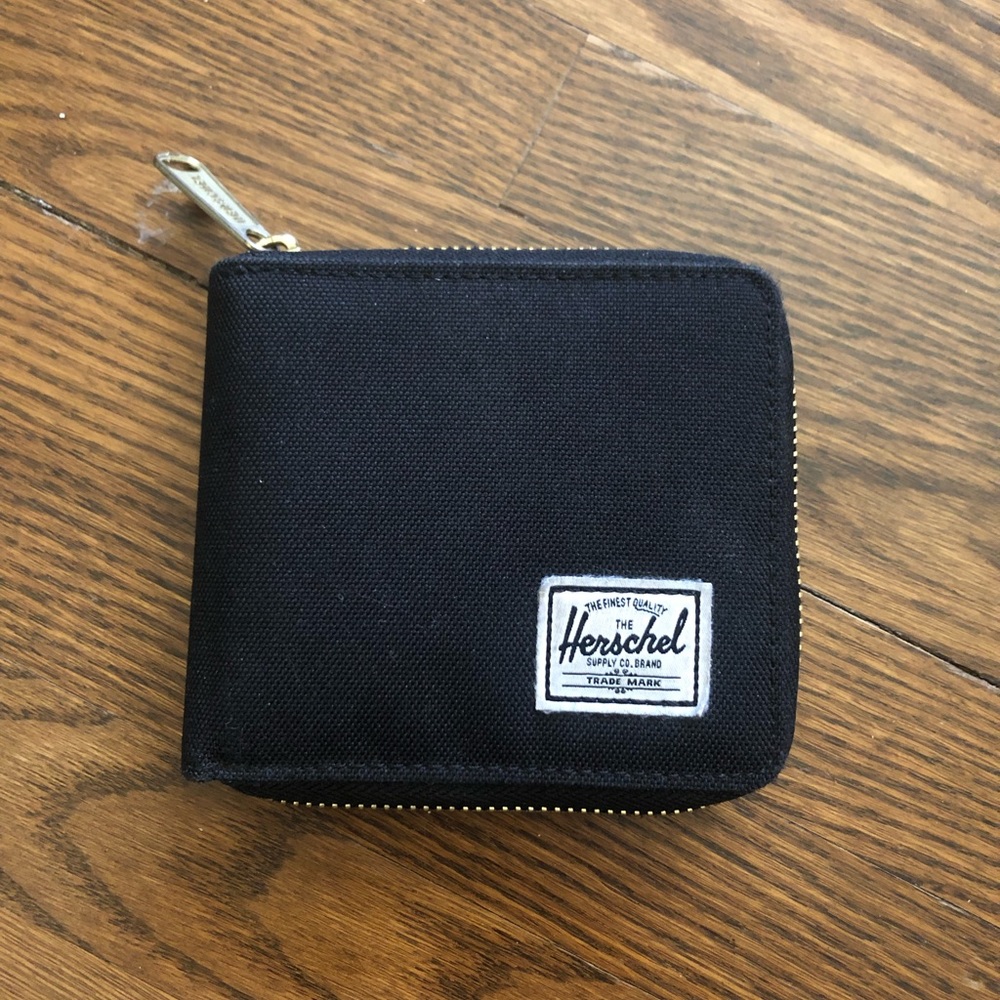 herschel zip wallet